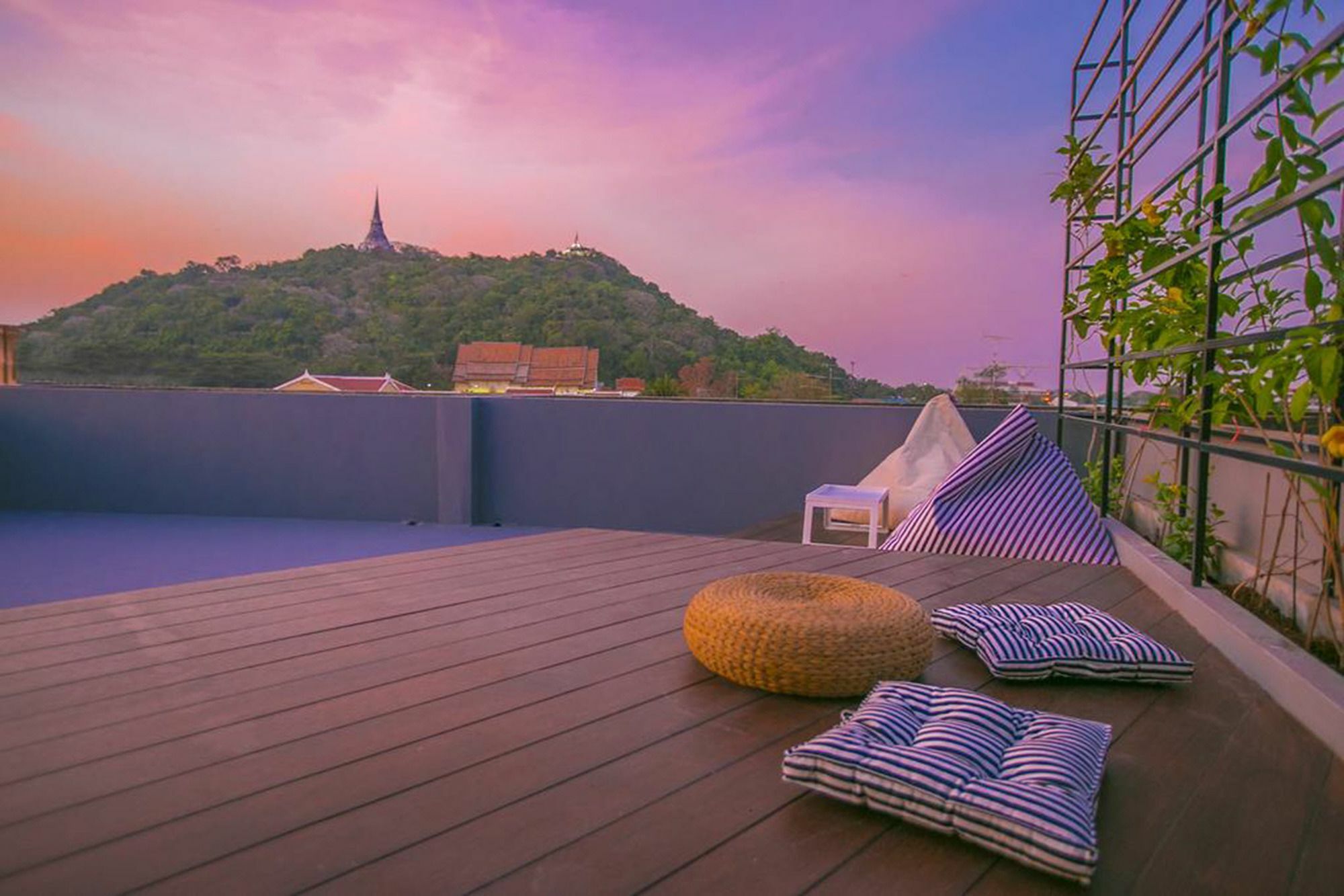 Chedi View Hostel Phetchaburi Exterior foto